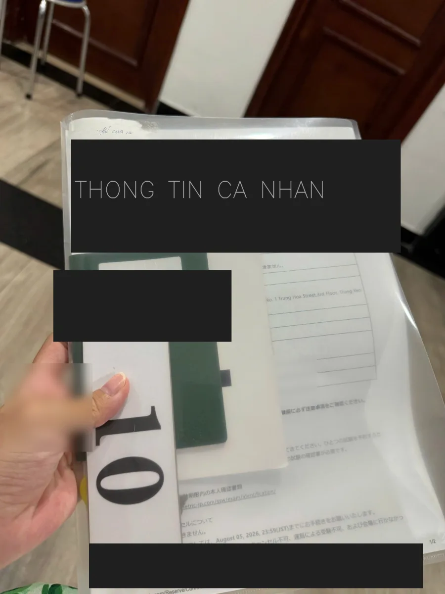 Thẻ bàn, chìa khoá tủ và thư xác nhận